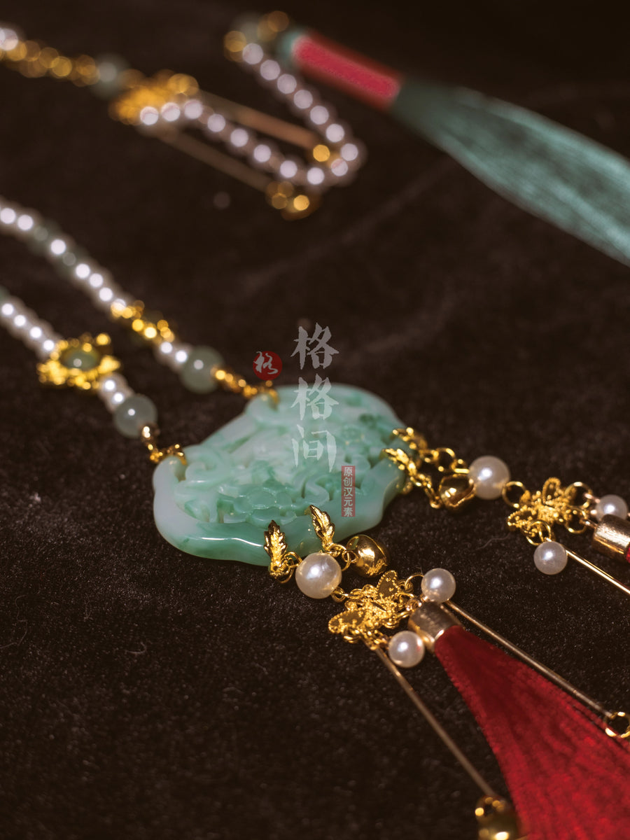 Yuling Suo 玉铃锁 Jade Bell Locket Late Ming Dynasty Back Cloud Necklace