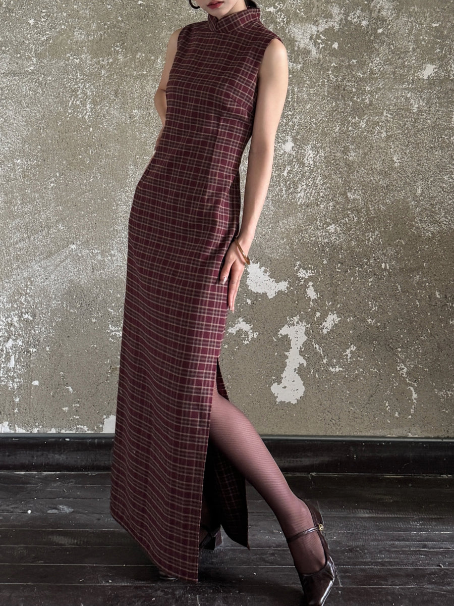 Yan Hong 砚红 Red Ink Modernized Plaid Flannel Sleeveless Qipao