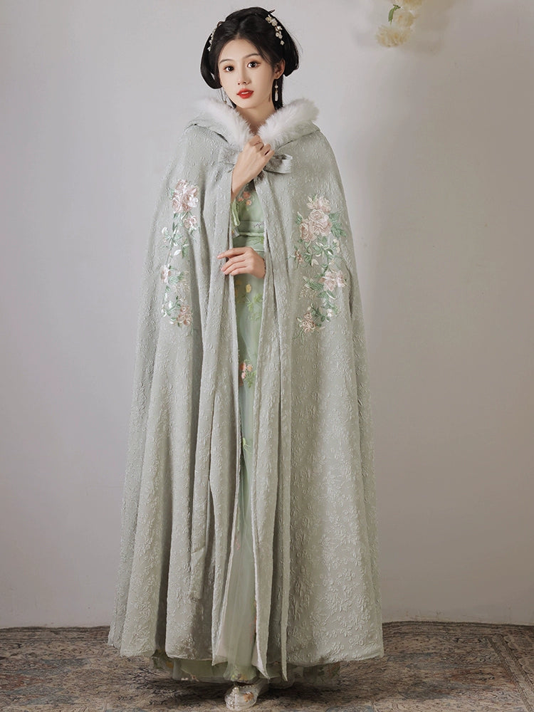 Mao Dou 毛豆 Edamame Embroidered Winter Fur Doupeng Cloak