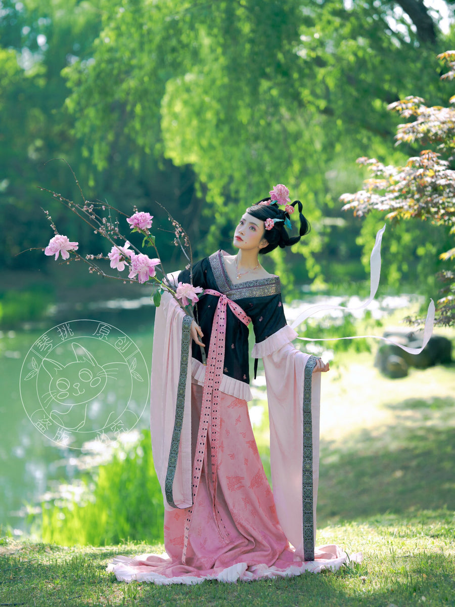 Qingbei Xu 倾杯序 Prelude to the Tilting Cup Sui & Northern Southern Dynasty Guiyi Swallow Tail Ruqun Set