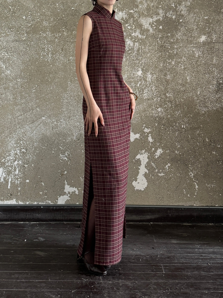 Yan Hong 砚红 Red Ink Modernized Plaid Flannel Sleeveless Qipao