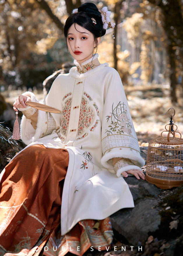 Tihong Haitang 剔红海棠 Picking Red Begonias Ming Dynasty Round Collar Jacket & Mamian Winter Set