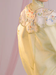Yeyou Mancao 野有蔓草 Wild Vines Ming Dynasty Embroidered Aoqun Cloud Collar Set