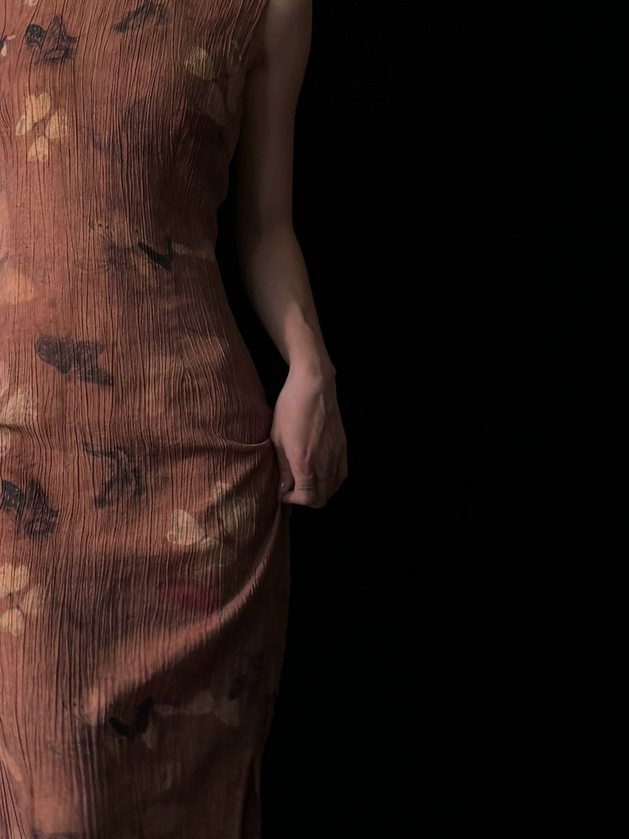 Gu Hua 古画 Ancient Painting Modernized Butterfly Textured Sleeveless Qipao