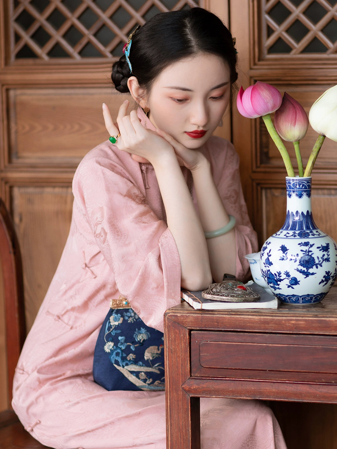 Jinghua Yao 镜花瑶 Mirrored Flower 1920s Calla Lily Jacquard Bell Sleeve Qipao