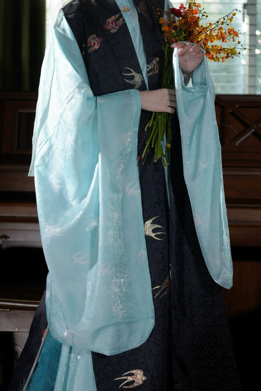 Xian Chun 衔春 Holding Spring Ming Dynasty Sparrow Bijia Long Vest & Mamianqun Skirt Set