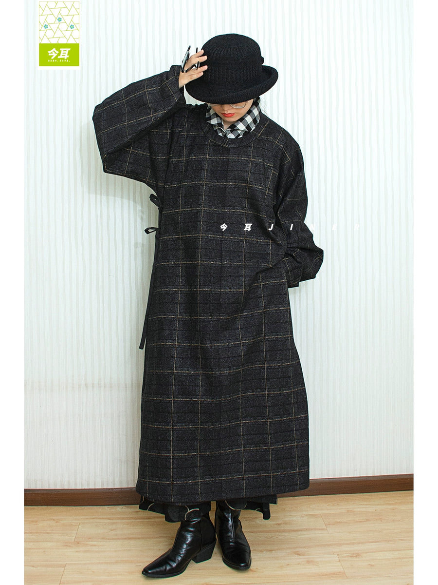 Mo Qi 墨棋 Ink Chess Modernized Early Ming Tweed Pleated Yuanlingpao Round Collar Coat