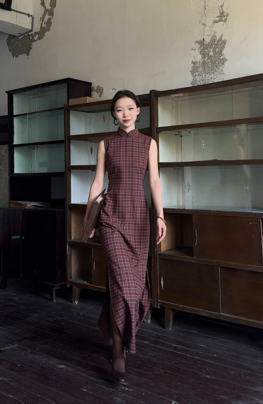 Yan Hong 砚红 Red Ink Modernized Plaid Flannel Sleeveless Qipao