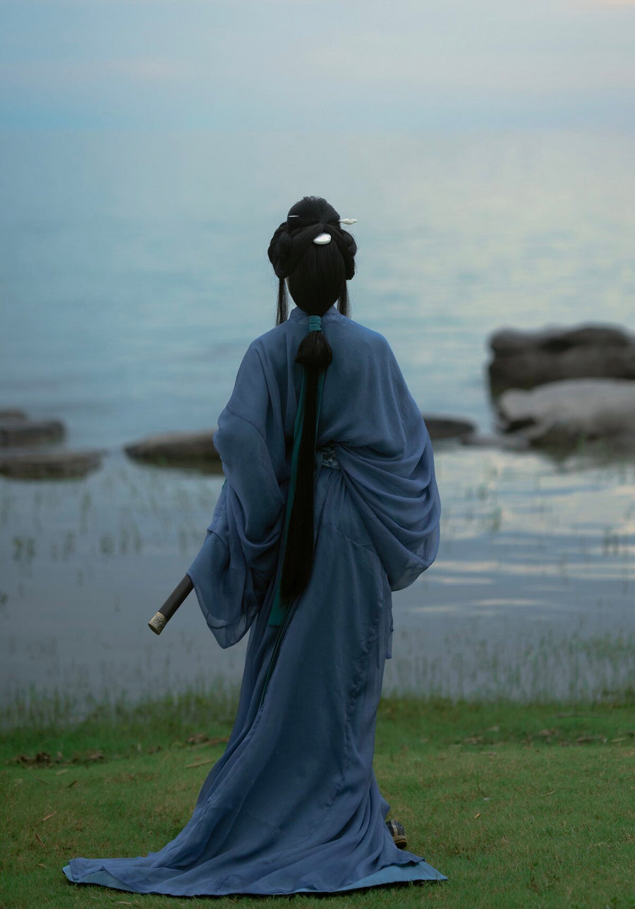 Cang Lang 沧浪 Vast Waves Modernized Warring States Zhiju Straight Hem Robe Set