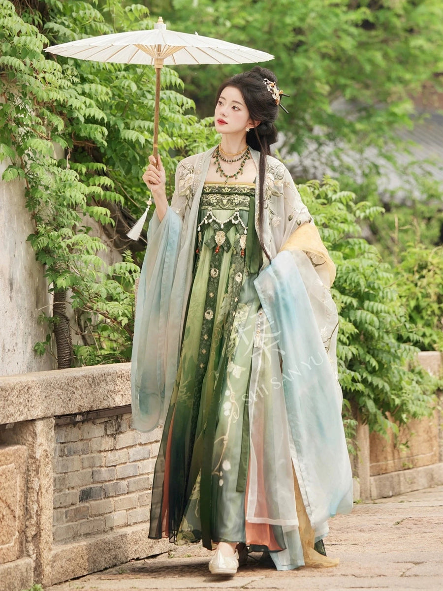 Flying Lotus 飞天莲华 Modernized Tang Dynasty Daxiushan. Qixiong Ruqun Set